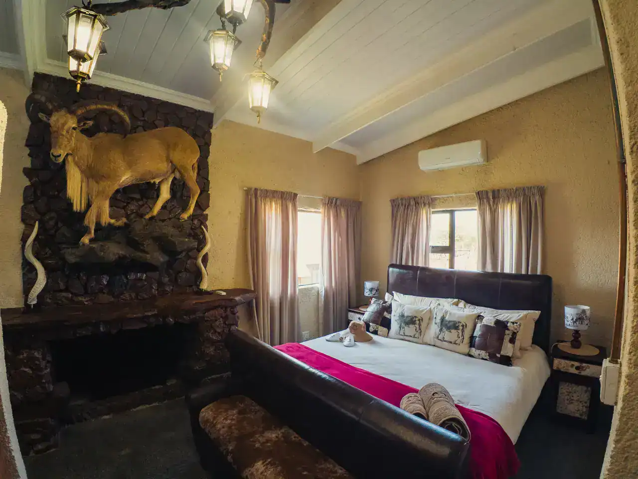 Room-Olien.webp